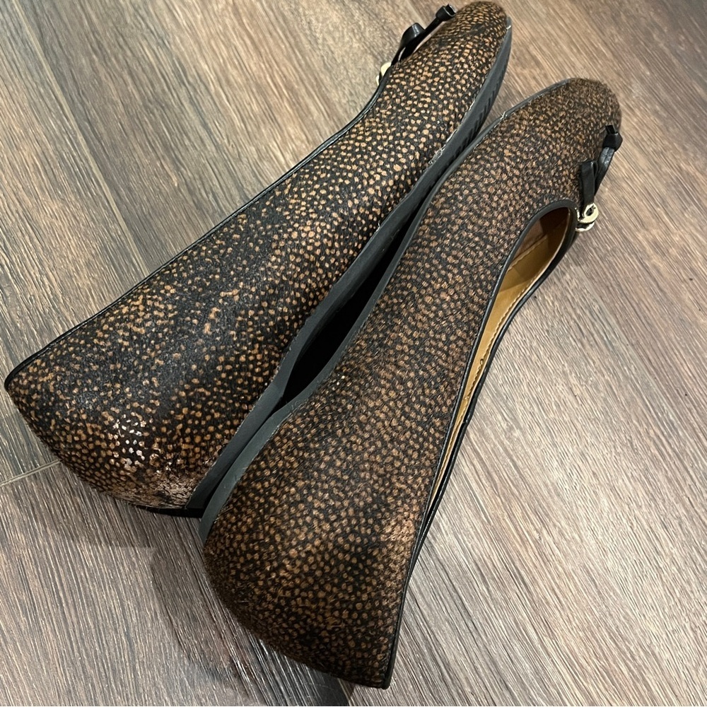 Clarks Real Fur Women’s Size 9M Dyed Cow Shoes Flats Black Brown Bow - Picture 8 of 11